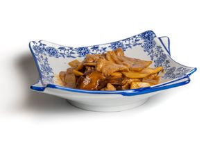 Manzo con funghi e bambu