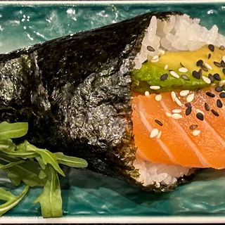 203 Temaki sake avocado 1 pezzo