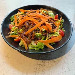 Sałatka z polędwicą wołową