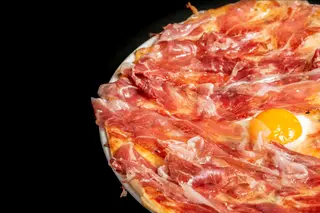 Pizza Nova15 con huevo de Cobardes y Gallinas