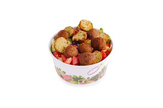 Salată falafel