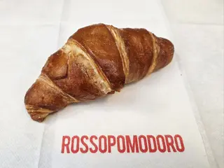 Cornetto alla crema e amarena