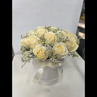 Caixa com 15 Rosas de Sabão Perfumadas - Branco
