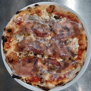 Pizza funghi e crudo