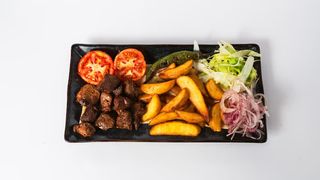 Frigărui de miel la farfurie