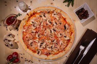 Pizza Prosciutto e funghi