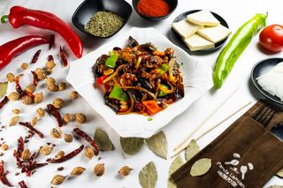 Жареная говядина с древесными грибами