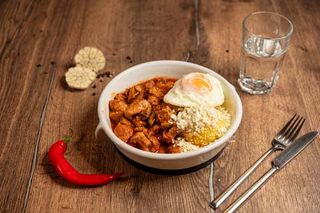 Tochitură dobrogeană de purcel și oușor la capac