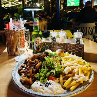 Kebab la platou