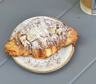 Круассан миндальный