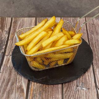 Средна порция пържени картофки (300г)