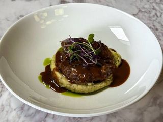 Щока яловича з картопляним пюре (360g)