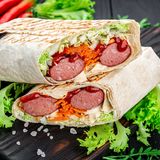 Хот-дог у лаваші з 2 сосисками (370г)