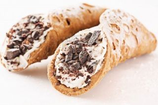 Cannolo grande e acqua