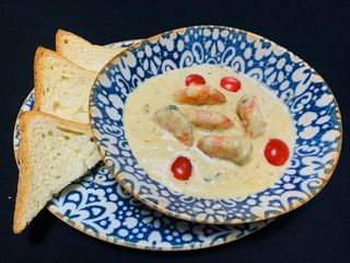 ვეფხისებრი კრევეტები თეთრი სოუსით