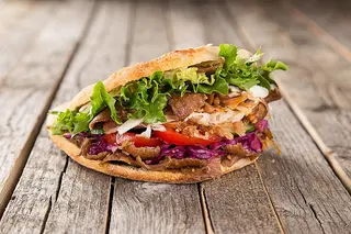 Menú Kebab + Refresco (330 ml.) + Patatas