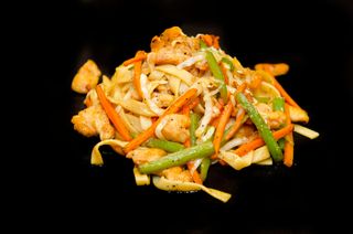 Талиатели с пиле и зеленчуци (360г)