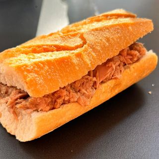 Bocadillo mini (*Pan, tomate y aceite) ¡HAY QUE AÑADIR EL RELLENO! 
