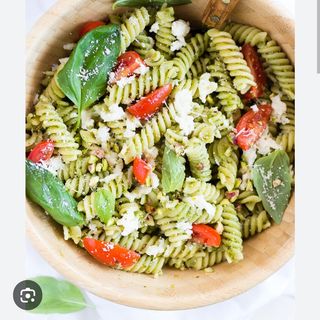 Pasta con pesto pomodorini e mozzarella