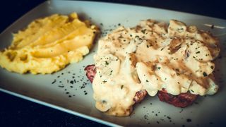 Svinjski medaljoni u sosu od pečuraka