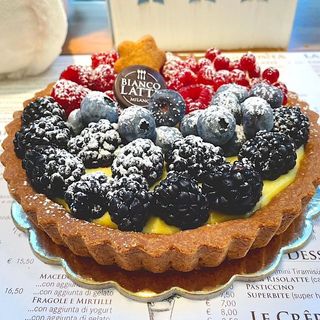 CROSTATA CON CREMA PASTICCERA E FRUTTI DI BOSCO