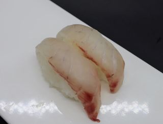 33. Nigiri branzino - 2 pezzi