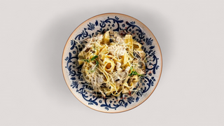 Феттуччине с курицей и грибами в сливочном соусе