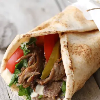 Petit Chawarma bœuf pain aych+ frites +soda