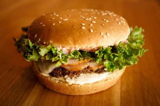 Бургер Кароліна (300г) (відрізняється від фото без листа салату)