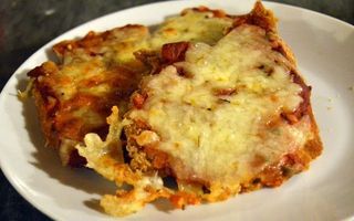 Bife de Porco com Queijo de Cabra Gratinado