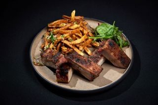 Coaste de porc afumate lent de Olguta & cartofi pai rumeniti