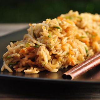 Riso saltato con uova e verdure