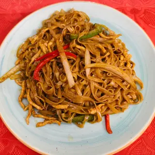 Tallarines De Arroz Con Pollo