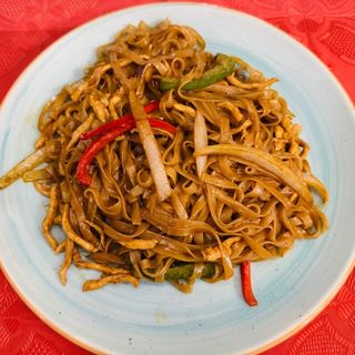 Tallarines De Arroz Con Pollo