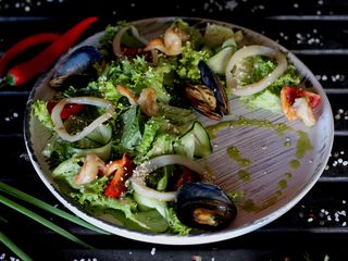 Салат з морепродуктами (320г)