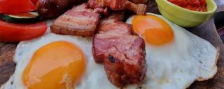 Jaja na oko sa slaninom