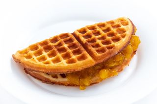 Waffle cu dulceață de caise