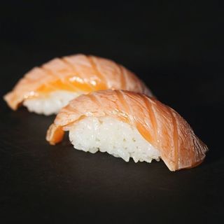 Nigiri Salmon Flameado 4U