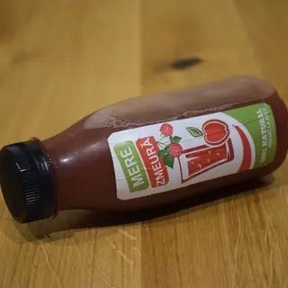 Suc natural mere şi zmeură