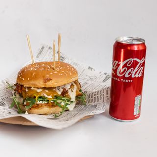Old house burger 200g i Coca-Cola 0,5l