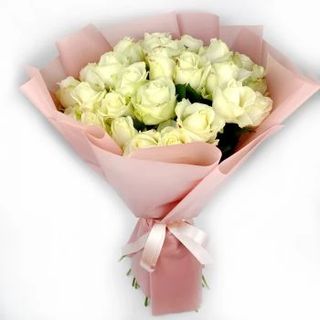 25 білих троянд