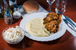 Cartofi Piure cu Snitel de Porc