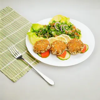 Falafel cu tabbouleh, vegan, fără gluten