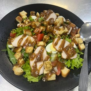 Салат з копченою куркою та Гірчичним соусом (300г)