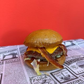 Dečija pljeskavica sa kačkavaljem