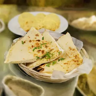 Cheese naan