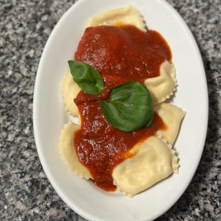 Ravioli di ricotta al sugo di maiale