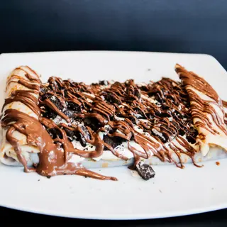 29.Clătită cu Oreo, mascarpone, sos fructe de pădure, nutella