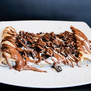 29.Clătită cu Oreo, mascarpone, sos fructe de pădure, nutella