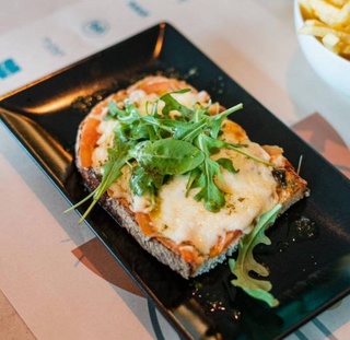 Tosta de Queijo, Tomate e Orégão